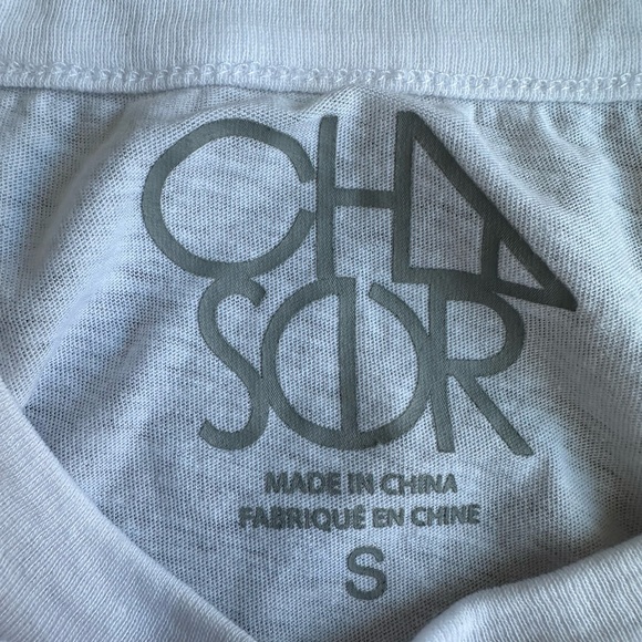 Chaser White Tee with Colorful Lips Design NWOT - Picture 4 of 7